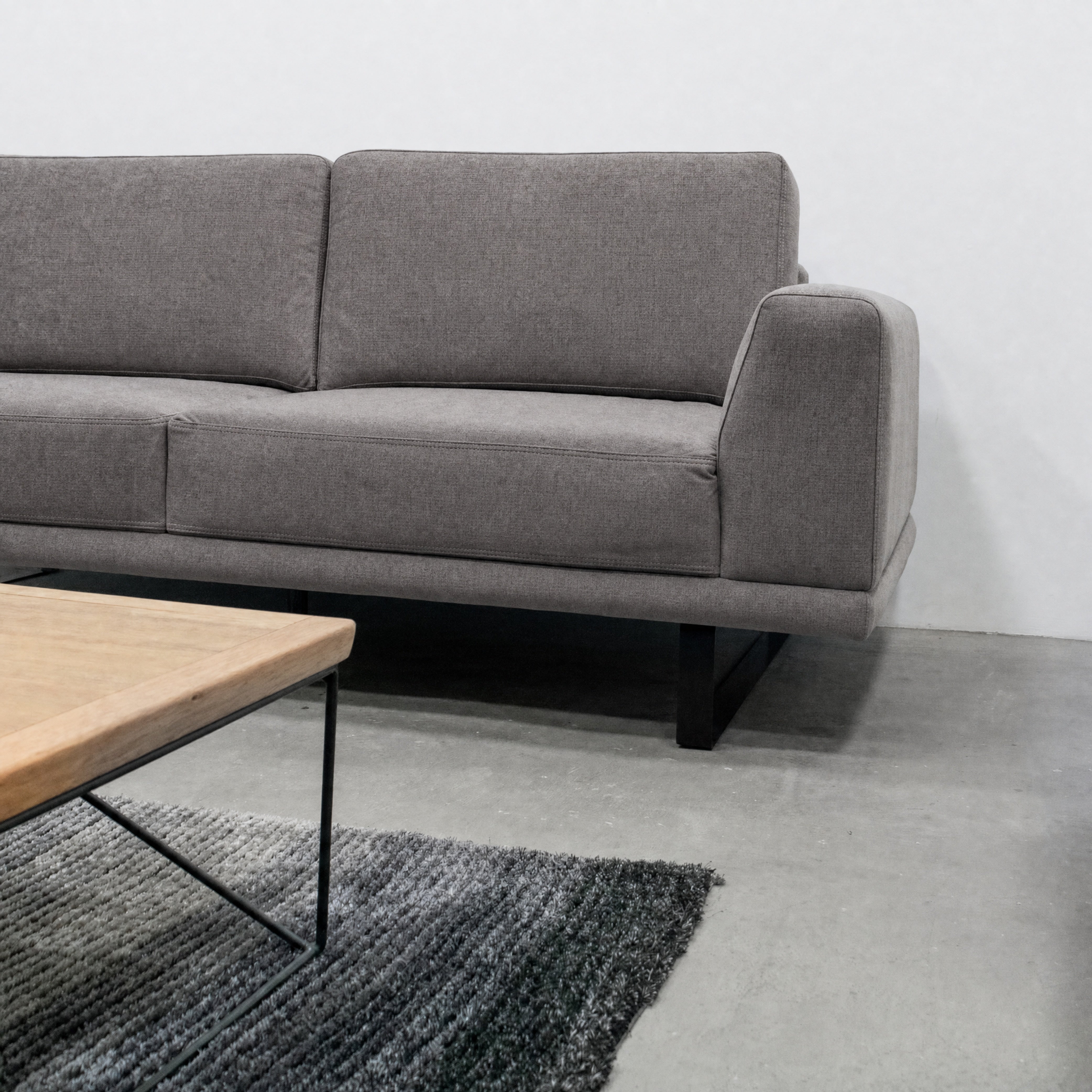 SALA PLUMA · Gris · 1
