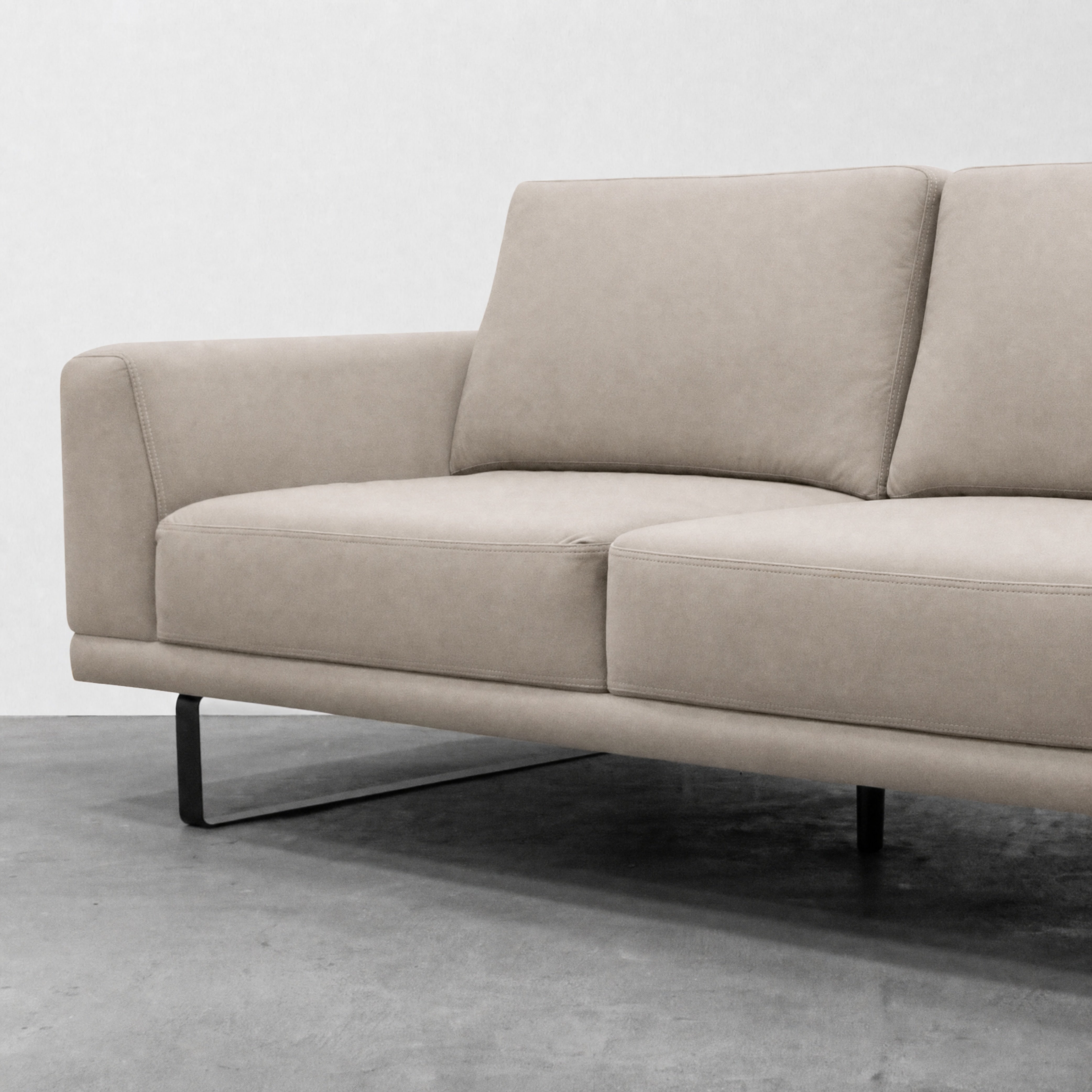 SOFÁ TRIPLE PLUMA · Taupe · 2