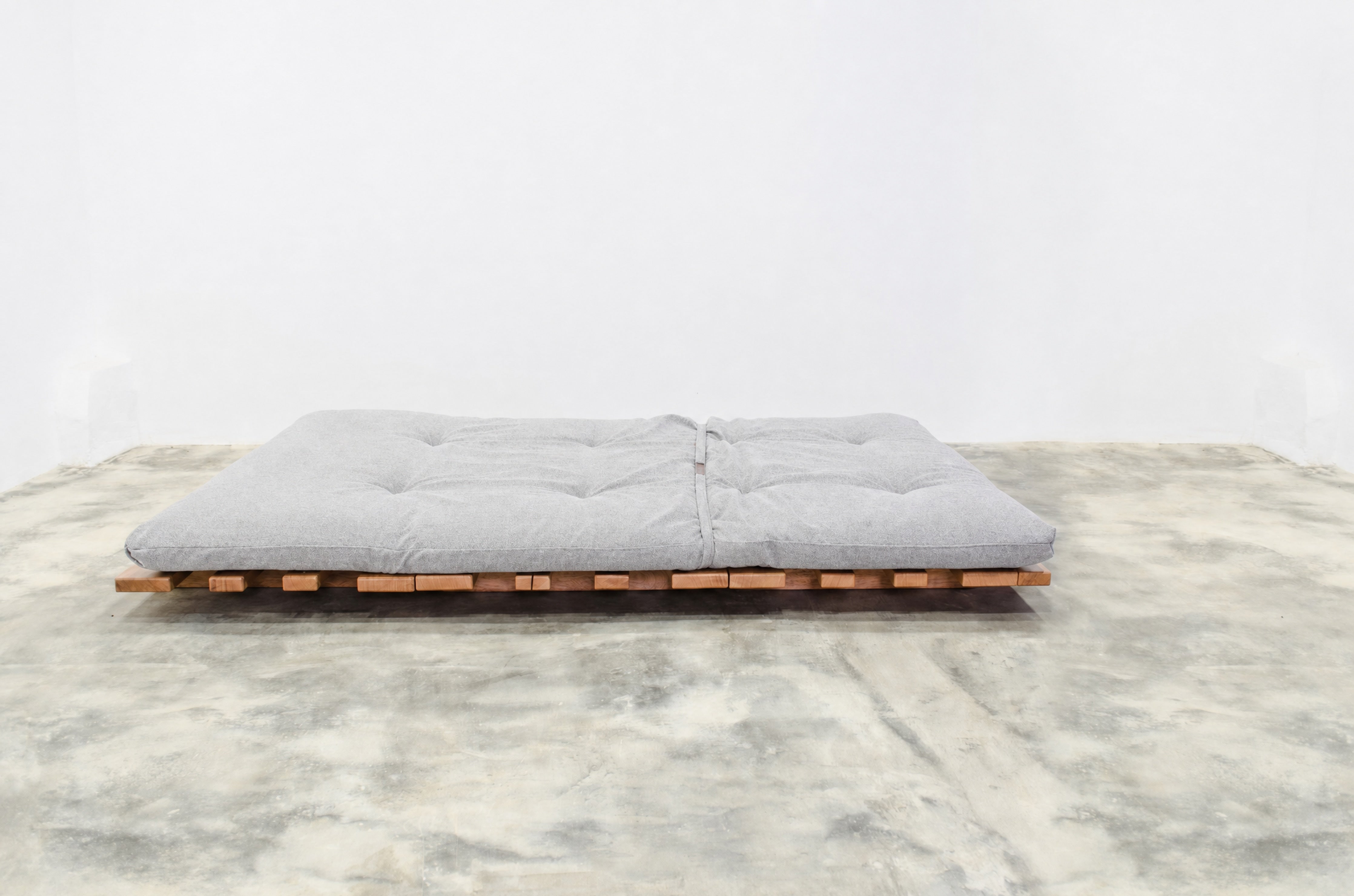 SOFÁ CAMA FUTON · Plata · 4