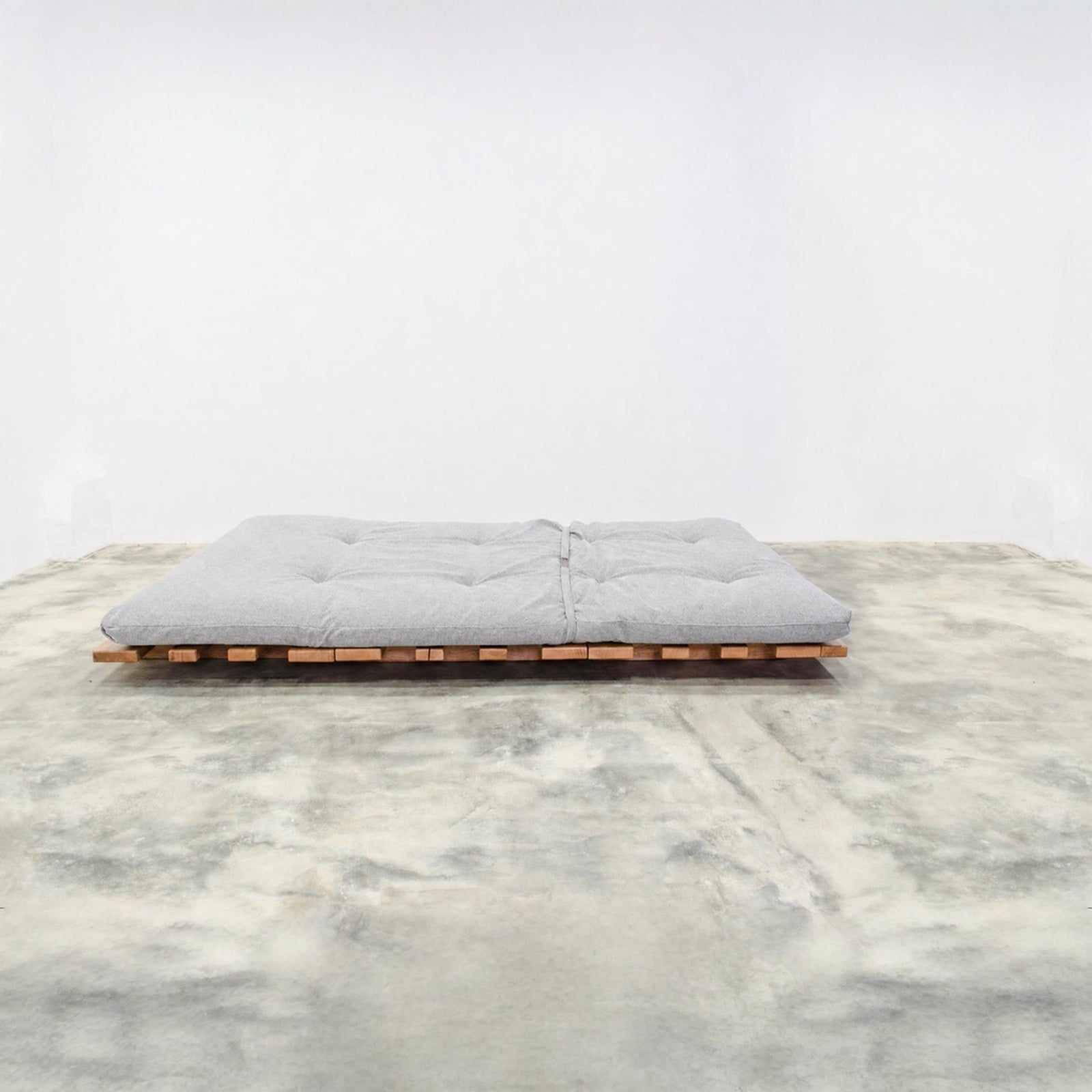 SOFÁ CAMA FUTON · Plata · 4